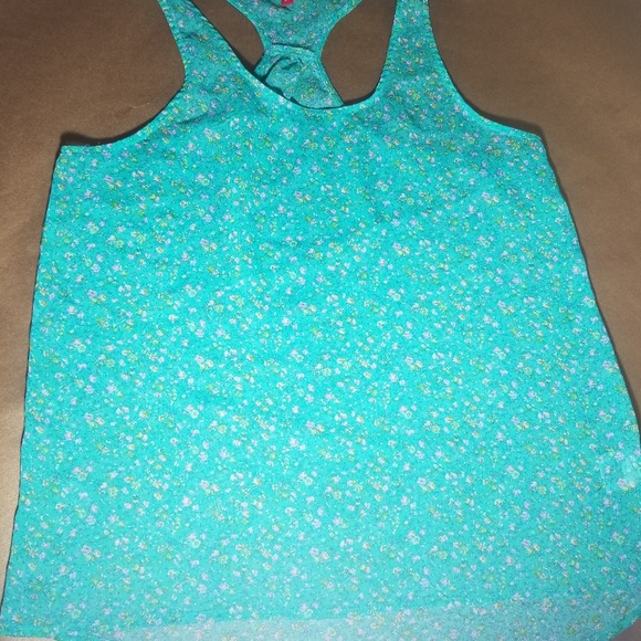 Tops - Picture 4 of 8